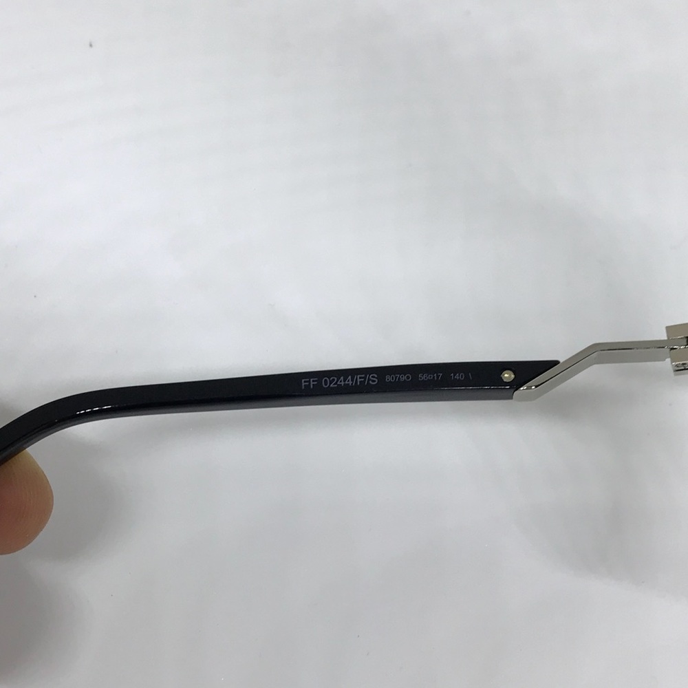 Fendi Sunglasses Woman’s - Picture 7 of 7